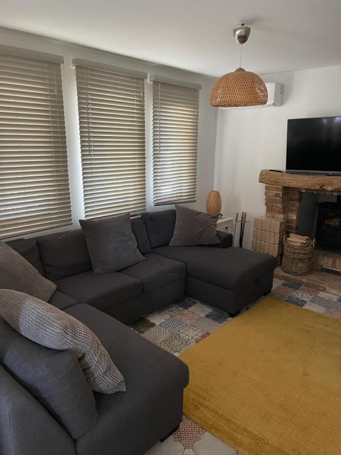 Angliiska Vila ارباناسي المظهر الخارجي الصورة