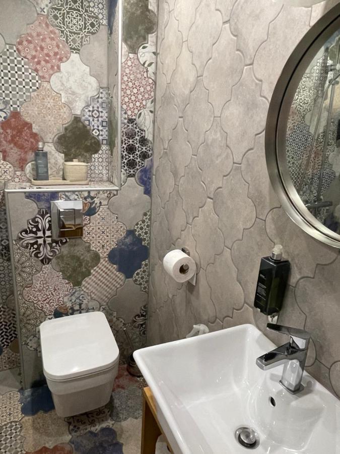 Angliiska Vila ارباناسي المظهر الخارجي الصورة